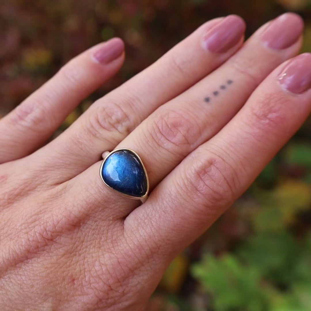 Load and play video in Gallery viewer, Sterling &amp;amp; 14K Gold Ring with Small Teardrop Smooth Labradorite
